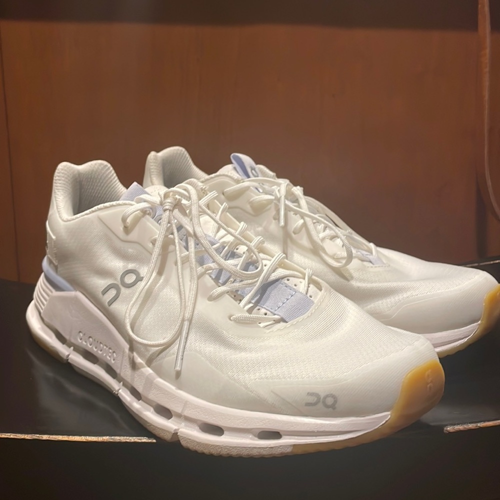 White Cloudnova Form size 9.5